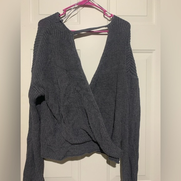 XL Women’s Gray V Crossed Sweater Top, Preloved in EUC, P2P 28 - Picture 2 of 3